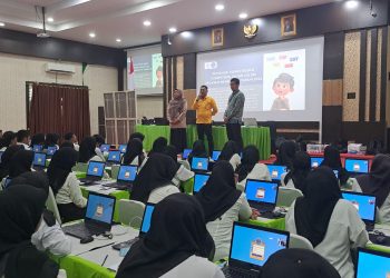 Wujudkan Impian Jadi Abdi Negara, Pjs Bupati Era Sukma Motivasi Peserta Tes CPNS Asal Pesisir Selatan