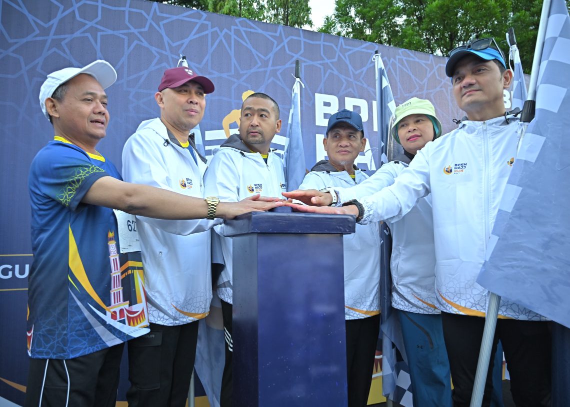 Wamenag dan Plt Gubernur Audy Joinaldy Lepas Ratusan Peserta BPKH Hajj Run 2024