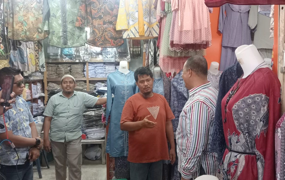 Ratap Haru Pedagang Pasar Rakyat Ceritakan Nasib saat Blusukan Cawako Mardison Mahyuddin