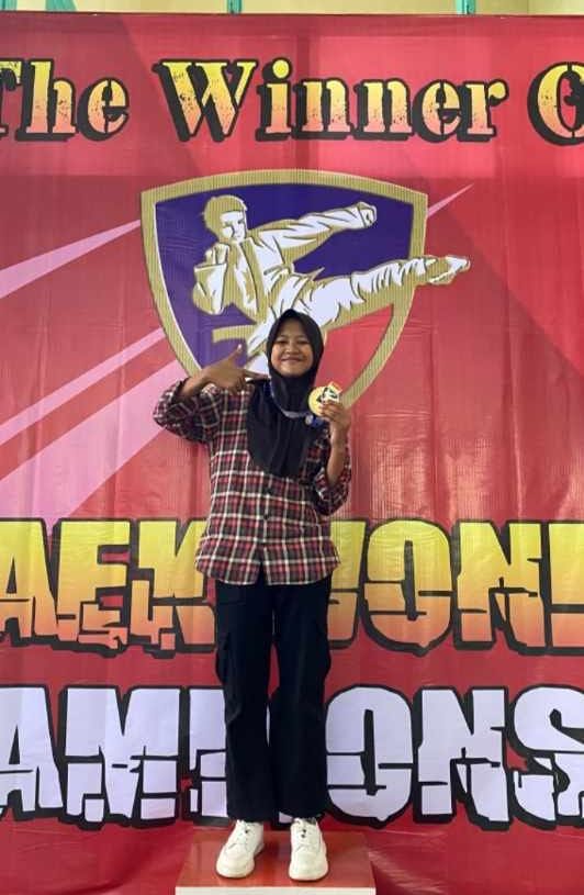 Membanggakan, Siswi SMPN 7 Sutera Torehkan Prestasi di Kejuaraan Taekwondo Championship Bupati Cup lll