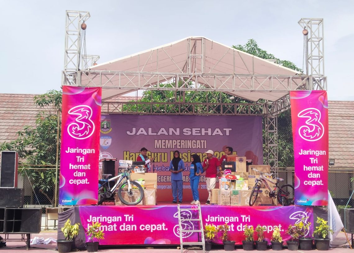 Memeriahkan Hari Guru Nasional 2024, SMKN 10 Kabupaten Tangerang Gelar Jalan Sehat 