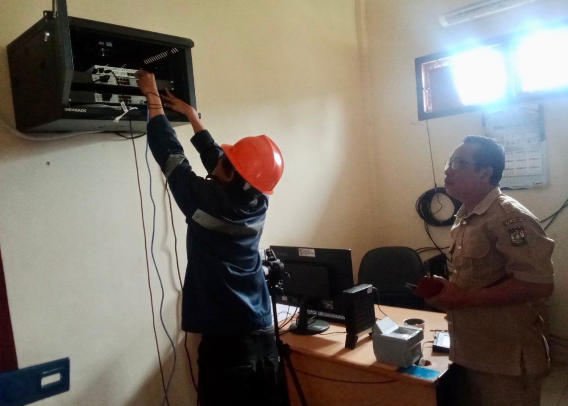 PLN Icon Plus Perkuat Infrastruktur Jaringan untuk Mendukung Layanan Kependudukan di Kantor Camat Gunung Sahilan