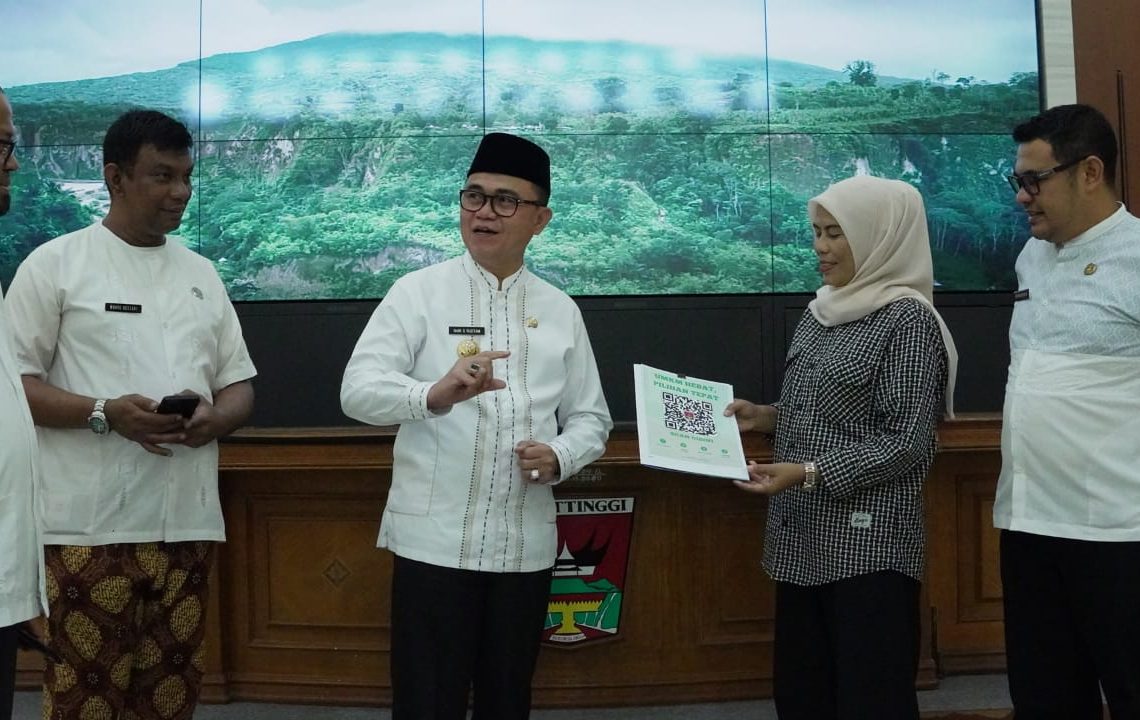 Dorong Penjualan Produk UMKM Mendunia, Pjs Wako Launching Portal TokoUMKM Bukittinggi
