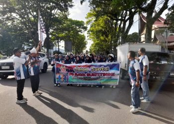 Wako Marfendi Lepas Jalan Santai Angkatan 90 Bukittinggi