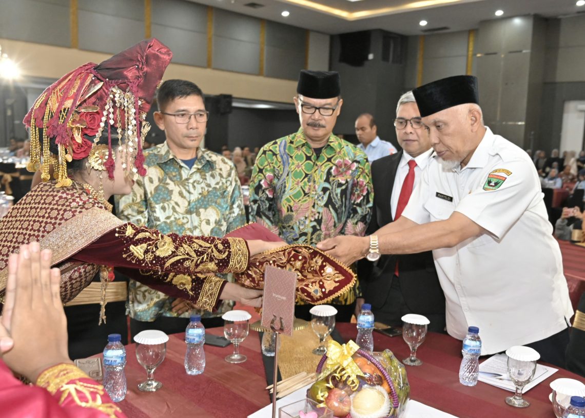 Anugerah KPID Sumbar 2024, Gubernur Mahyeldi Ajak Insan Penyiaran Bentengi Anak dan Remaja dari Siaran Negatif