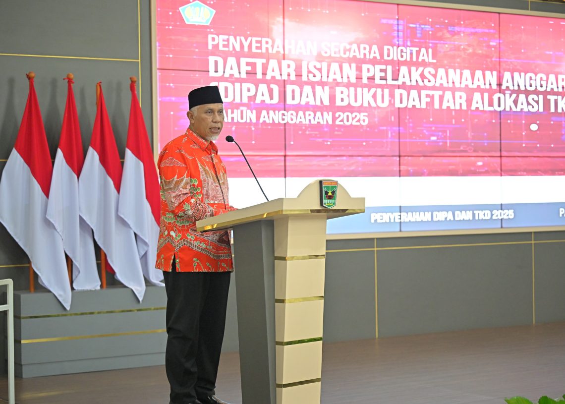 Komitmen Segerakan Pembangunan, Gubernur Mahyeldi Serahkan DIPA dan TKD 2025