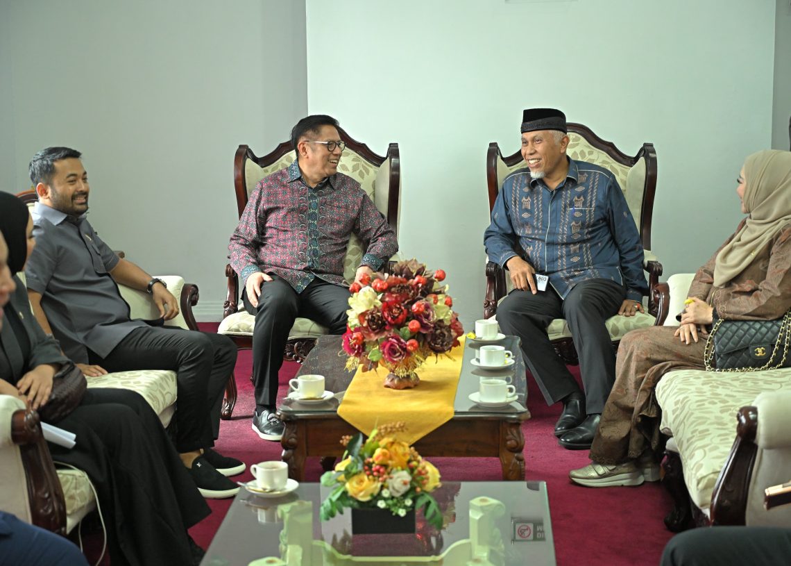 Gubernur Mahyeldi Sampaikan Tiga Aspirasi Penting Saat Sambut Kunjungan Baleg DPR RI di Sumbar