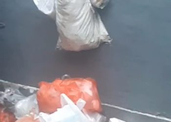 Sampah Berserakan dan Numpuk di RT 01 RW 014 Cengkareng Barat, Kinerja  Ketua RT 01 Dipertanyakan