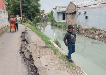 Jalan Nuri 5 Menuju Puskesmas Cengkareng Barat Amblas