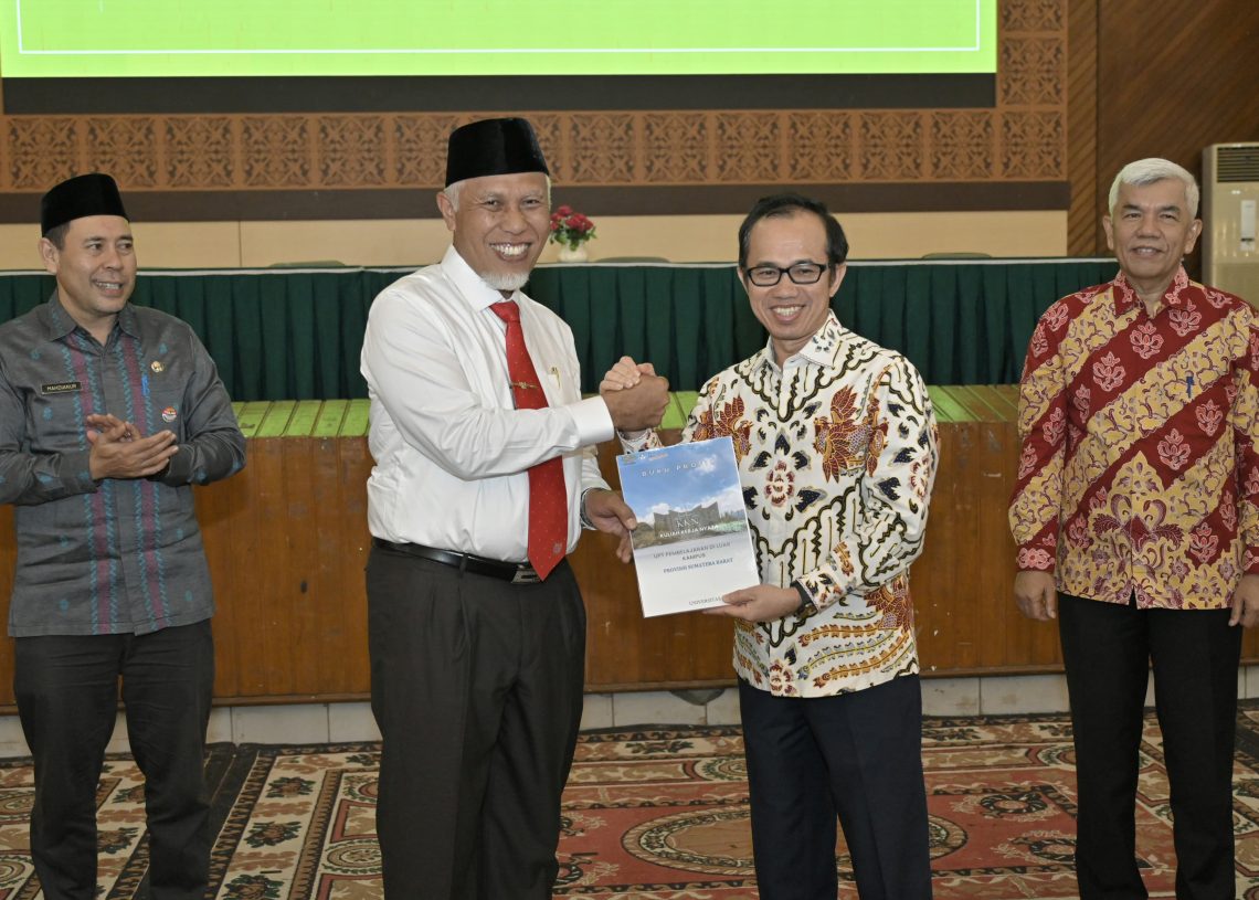 Lepas Keberangkatan 2.200 Mahasiswa KKN Unand, Gubernur Mahyeldi : KKN Ikut Memajukan Nagari