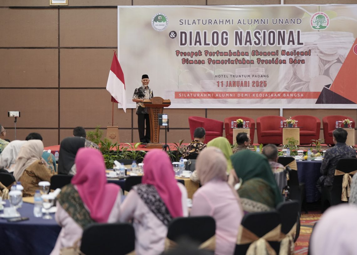 Menteri Ketenagakerjaan dan Gubernur Sumbar Bahas Prospek Ekonomi dalam Kegiatan Dialog Nasional Alumni Unand