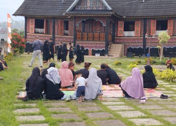 “Mambasuik dari Bumi”, Lurah Koto Selatan Dukung Grup Kesenian Tunas Muda