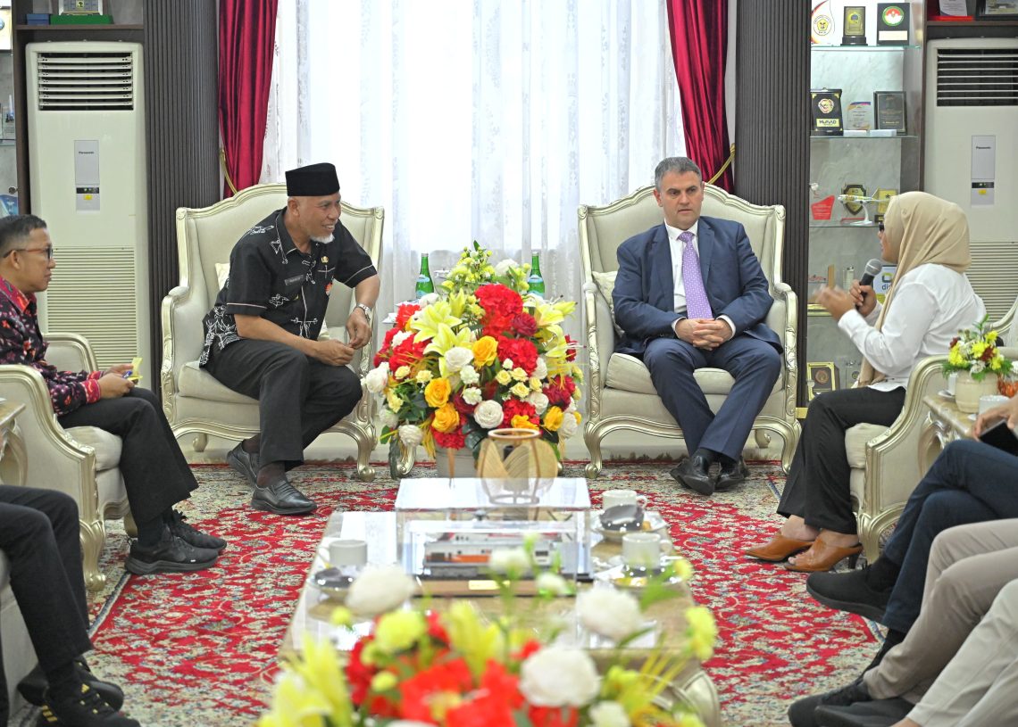 Dubes Romania Temui Gubernur Sumbar untuk Membahas Sejumlah Rencana Kerjasama
