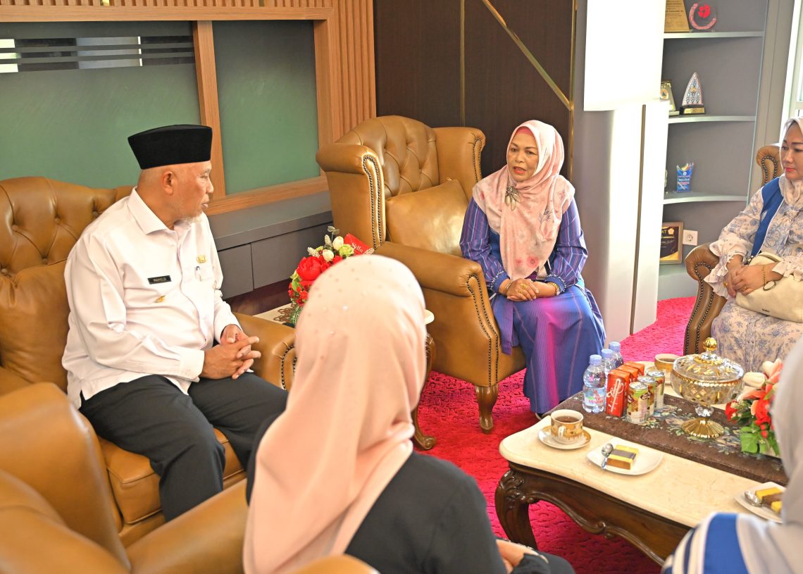 Gubernur Sumbar Gandeng Organisasi IWAPI untuk Perluas Pasar UMKM Lokal