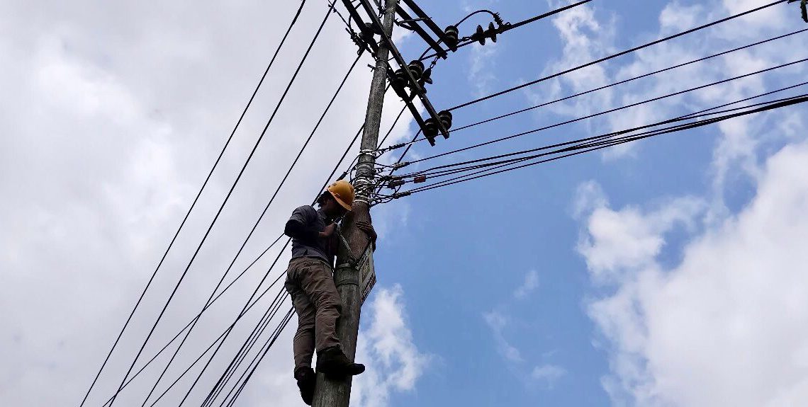 Minimalkan Gangguan, PLN Icon Plus Sumbagteng Lakukan Pemeliharaan Jaringan Secara Berkala di Solok