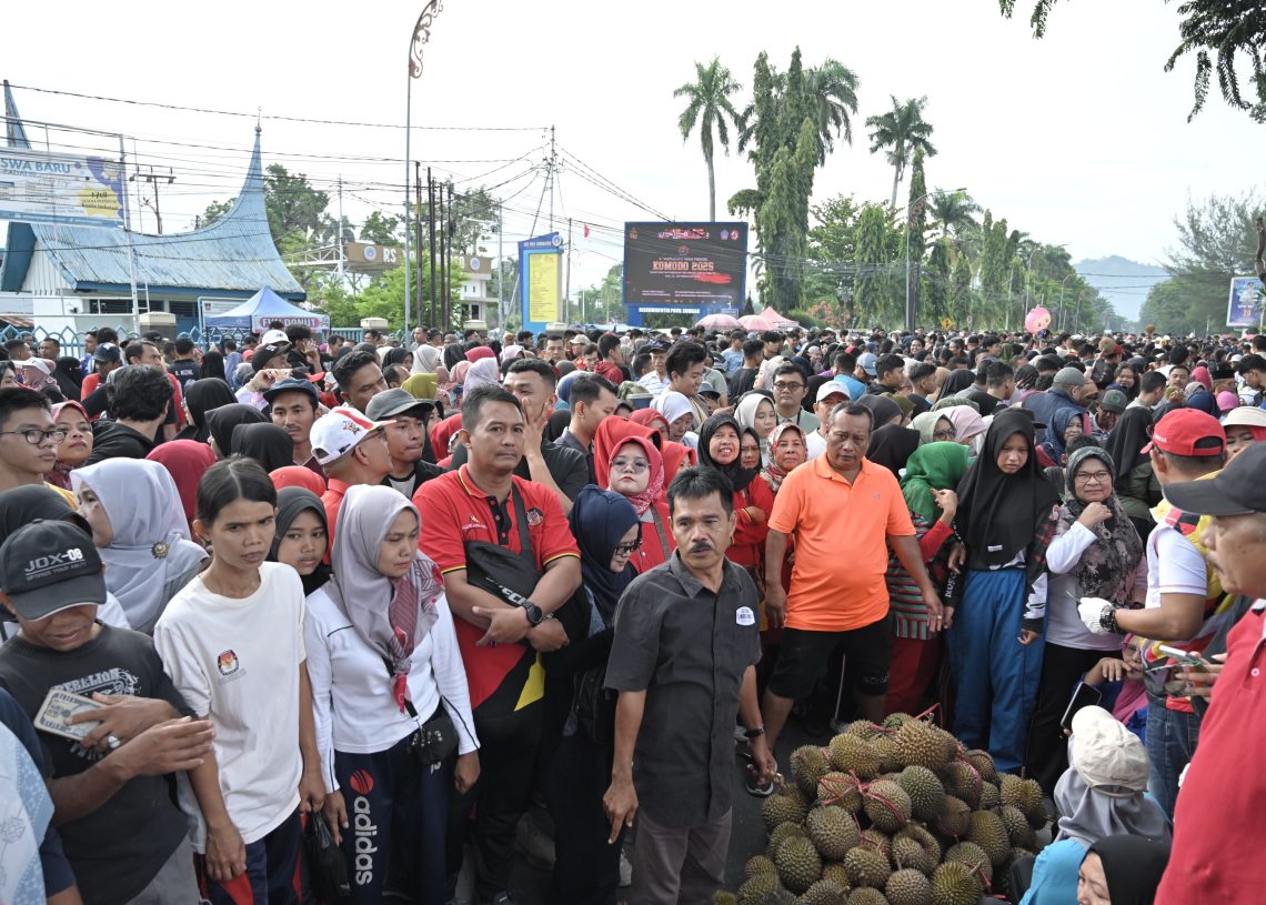 Pemprov Sumbar Warnai Pelaksanaan CFD dengan Festival “Makan Durian Basamo”