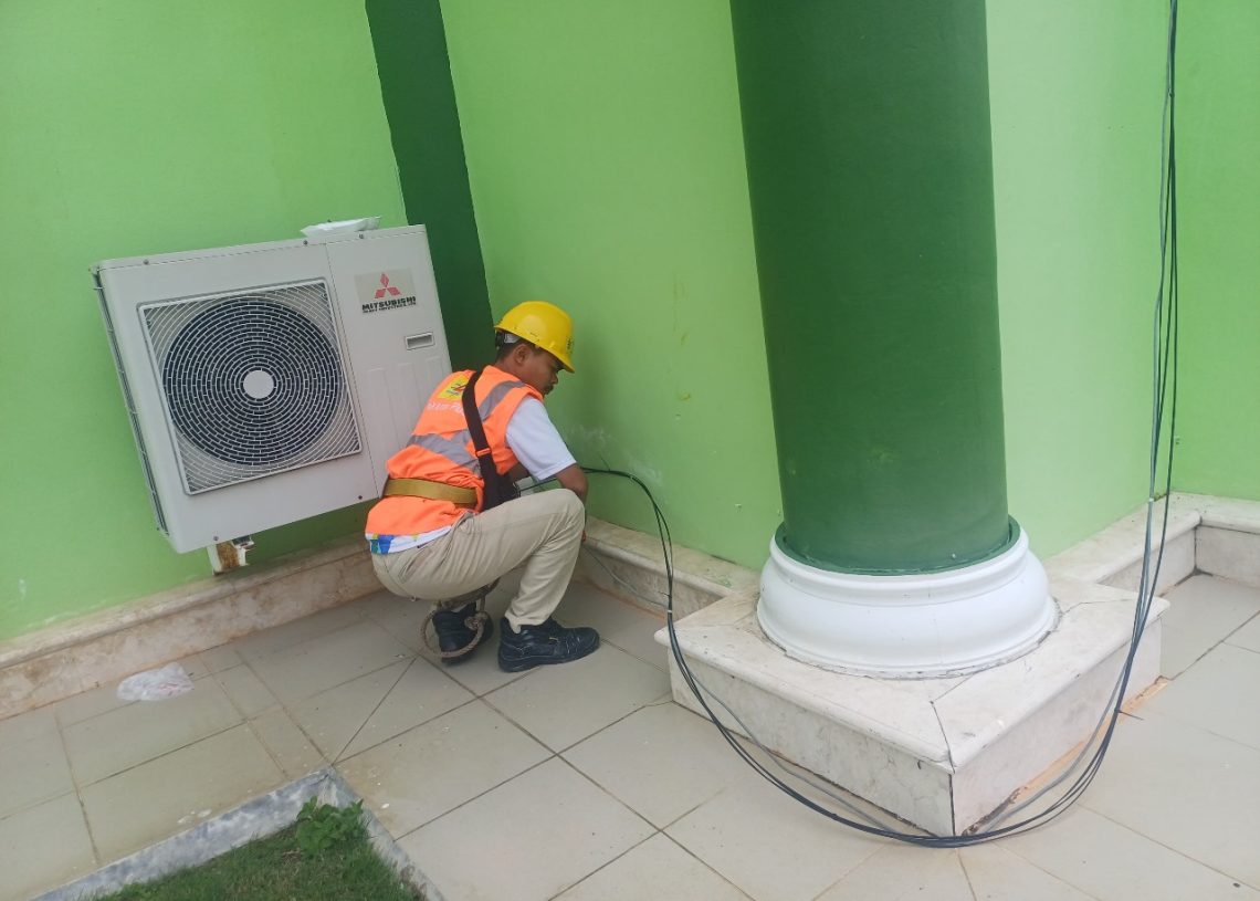 Transformasi Digital di Rumah Ibadah, PLN Icon Plus Perluas Jaringan Internet di Sekretariat Masjid Nurul Iman Kijang