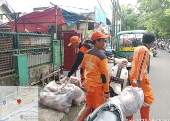 Pasca Banjir, Ketua RW 02 CB Himbau Ketua RT dan Warga Bersihkan Sampah