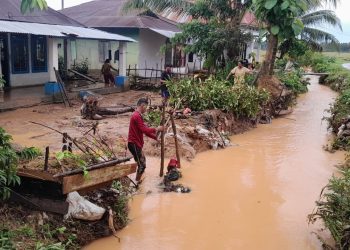 Hujan Deras di Nagari RGMS Sutera Sebabkan Tanggul Jebol, Puluhan Rumah Terendam Banjir