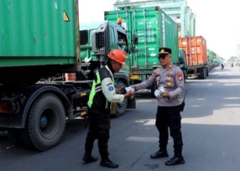 Satbinmas dan Bhabinkamtibmas Bagikan Sarapan Gratis untuk Satpam