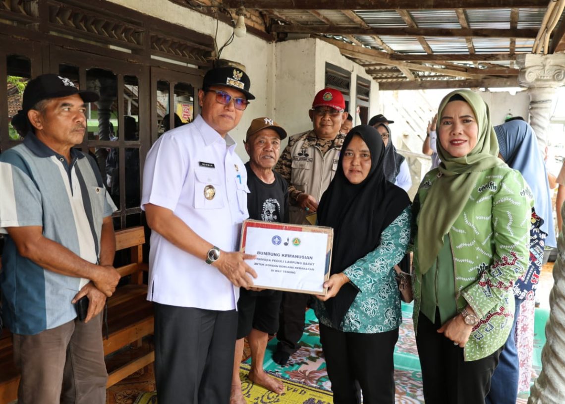 Tinjau Lokasi Kebakaran, Pj Bupati Nukman Berikan Bantuan Tanggap Darurat