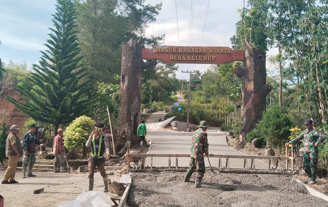 TMMD Bangun Jalan Rebat 675 Meter di Desa Nglurup