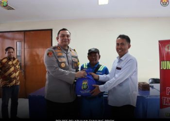 Jumat Curhat dan Beri Sembako, Kapolres Berbagi Kebahagian dengan Buruh