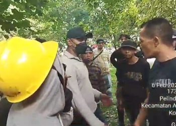 Detik-detik Menegangkan: Wartawan Bandung Dihadang, Pria Diduga “Beking” Pengedar Obat Keras Diamuk Massa