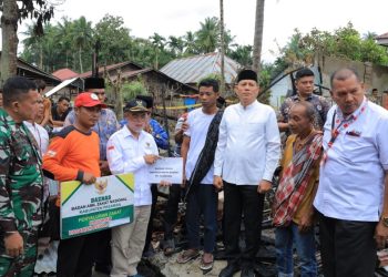 Bupati Pasaman Tinjau Korban Kebakaran Kecamatan Padang gelugur