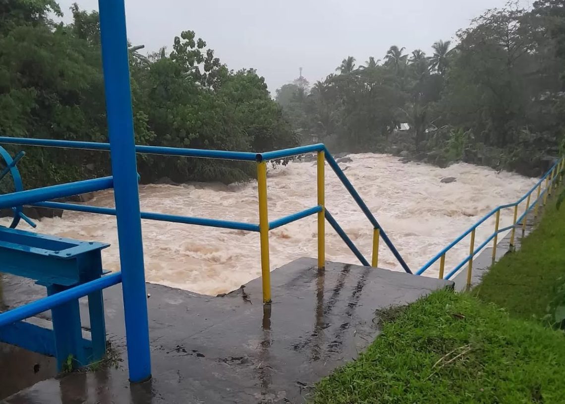 Hujan Deras Sebabkan Air Sungai Keruh, Pasokan Air di Padang Terganggu