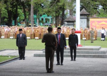 Hari Pertama Kerja, Parosil Pimpin Apel Ajak ASN Tingkatkan Kinerja dan Jaga Soliditas