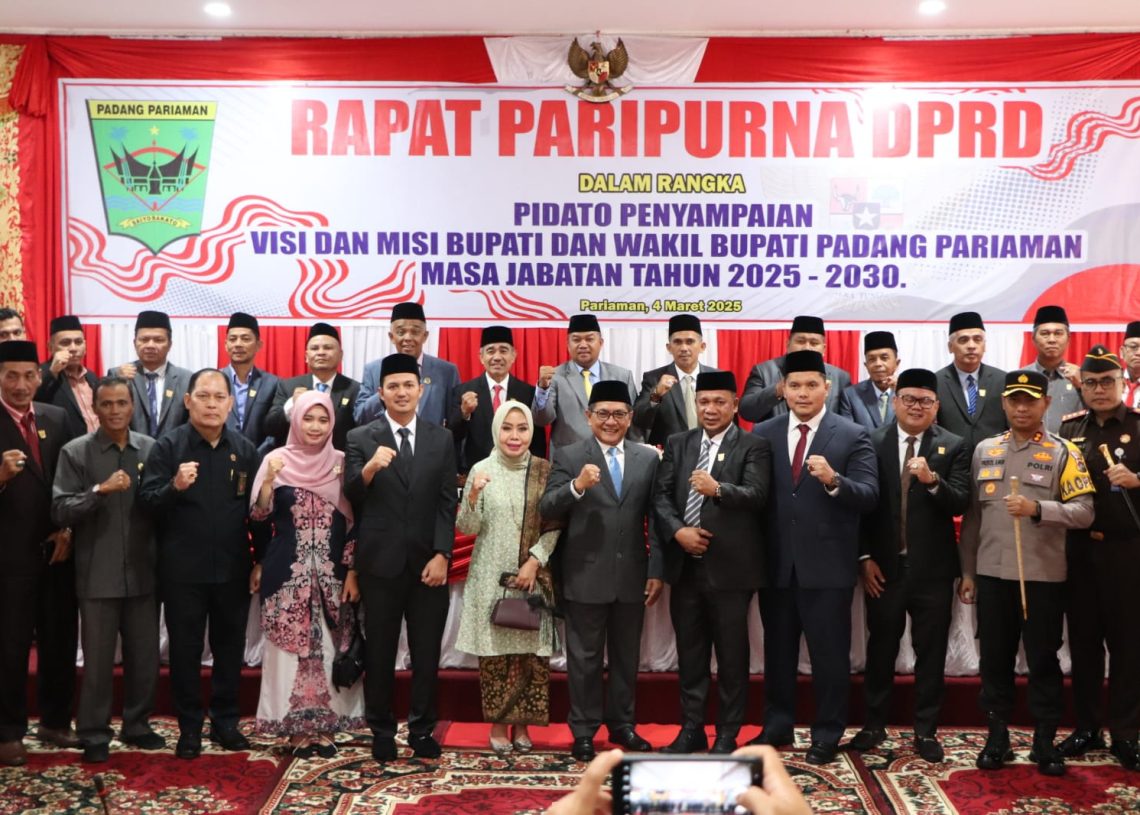 Bupati Padang Pariaman John Kenedy Azis Sampaikan Visi dan Misi di Hadapan Sidang Paripurna DPRD