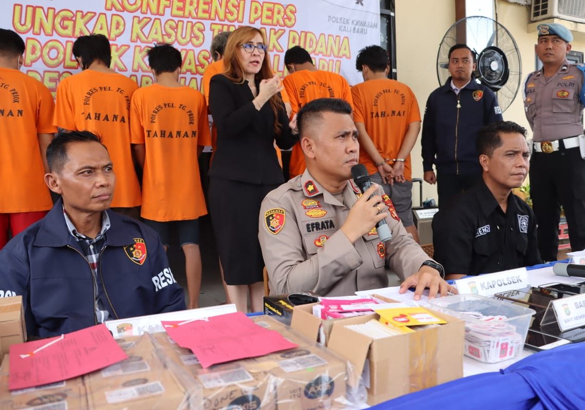 Polsek Kalibaru Bongkar Sindikat Penjual SIM Card Ilegal, 7 Tersangka Manipulasi KTP-KK Ribuan Orang