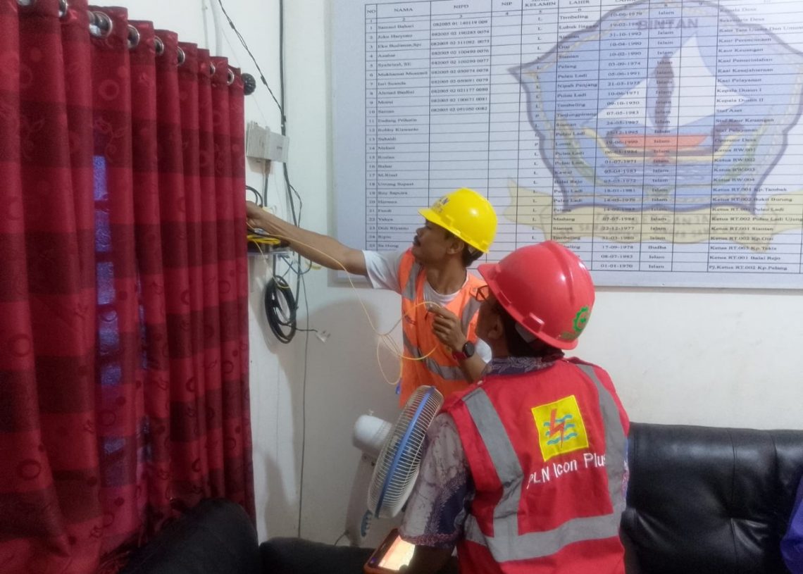 Dukung Hilirisasi Digital, PLN Icon Plus Sediakan Internet Fiber Optik untuk Kantor Desa Tembeling