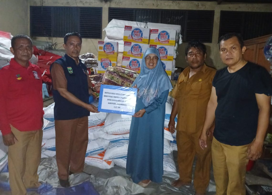 Bergerak Cepat, Pemprov Sumbar Antar 2.220 Kilogram Beras dan Logistik ke Dua Kabupaten
