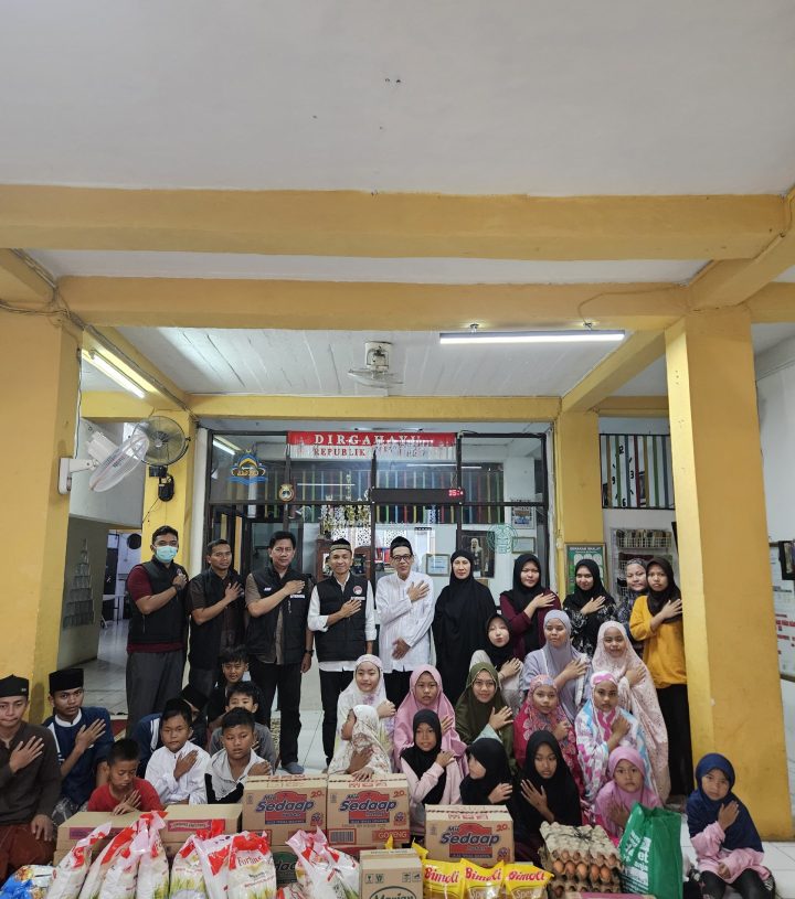 Polri Ulurkan Tangan untuk Sesama, Bakti Sosial di Panti Asuhan Yatim Piatu Nuruz Zahroh