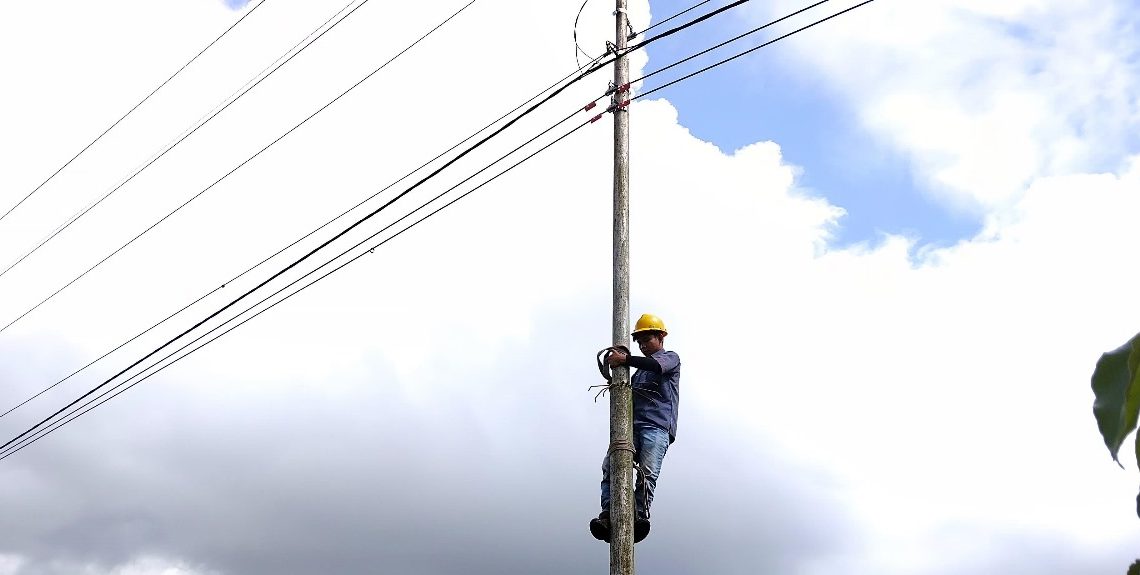 Dukung Konektivitas Digital, PLN Icon Plus Lakukan Pemeliharaan Jaringan Fiber Optik di Daerah Sumani