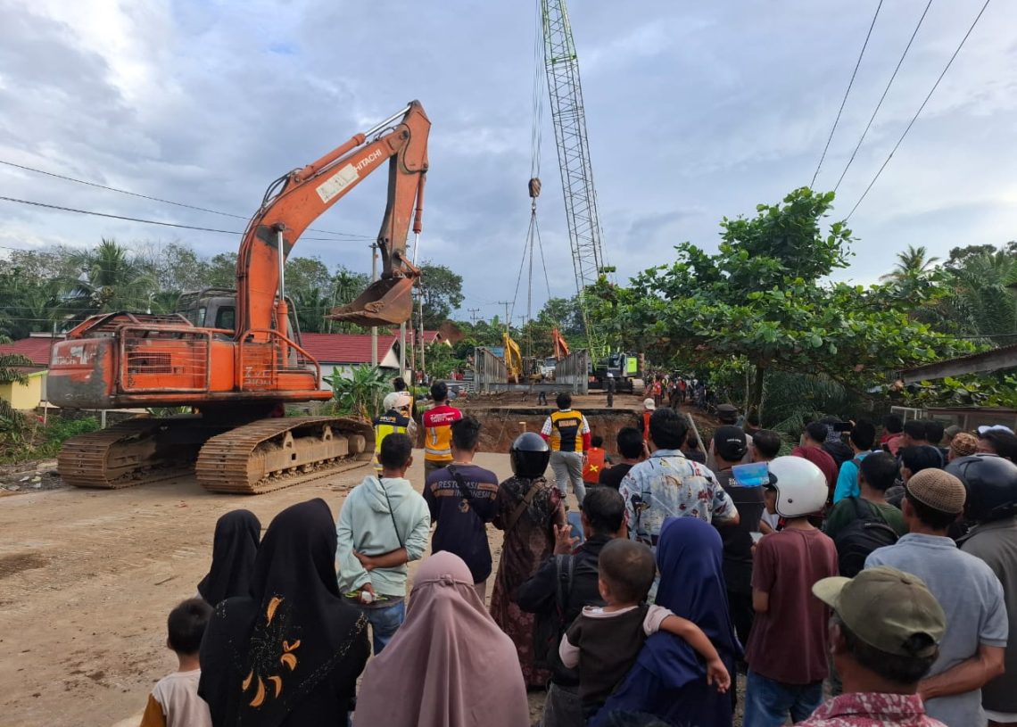 Jembatan Bailey Penghubung Provinsi Sumbar dan Jambi Sudah Terpasang