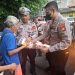 Satlantas Jakarta Timur Bagikan Takjil dan Sembako untuk Korban Banjir di Kampung Melayu