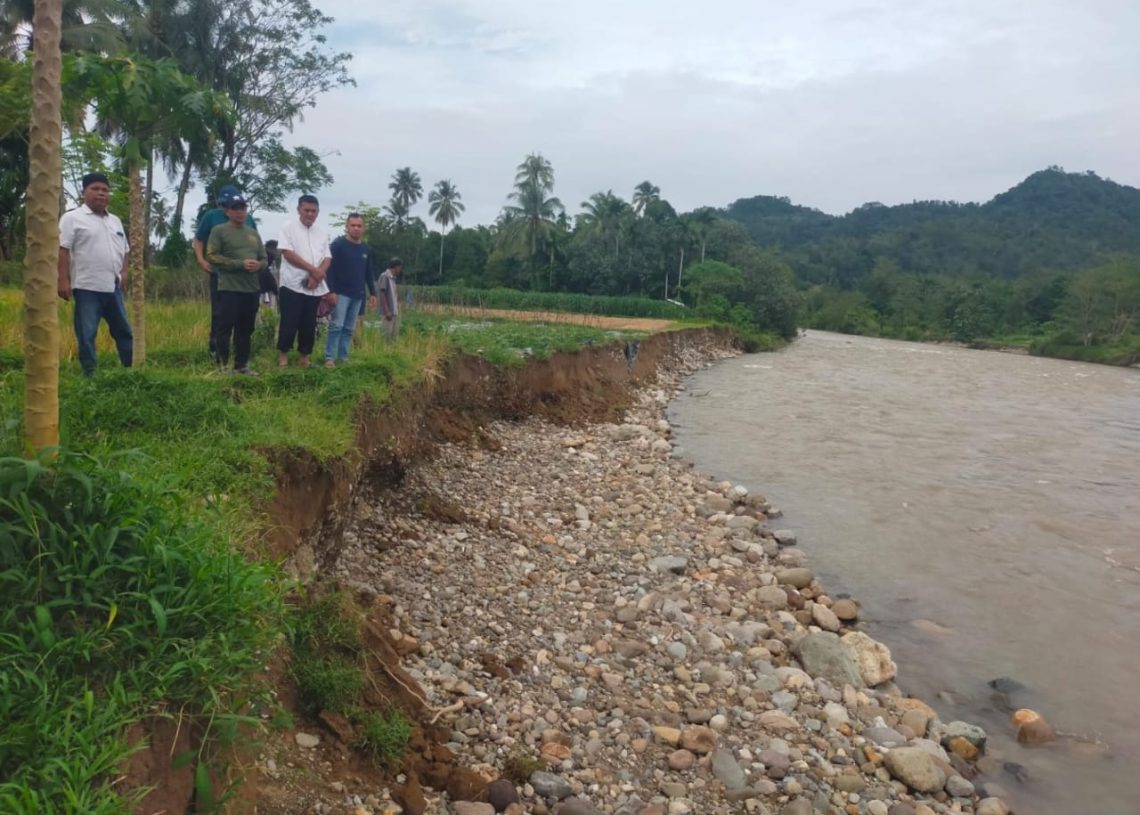 Wabup Pessel Risnaldi Ibrahim Tinjau Kondisi Bantaran Sungai Batang Bayang