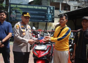 Kapolsek Tambora Serahkan Kembali Unit Motor yang Dilaporkan Hilang ke Pemiliknya