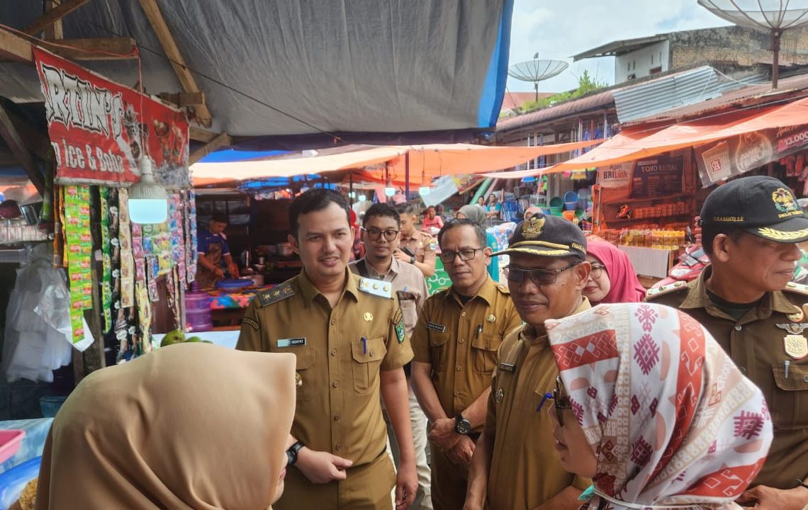 Wabup Rahmat Hidayat Dampingi BPOM Sumbar Inspeksi Keamanan Pangan di Pasar Sungai Geringging