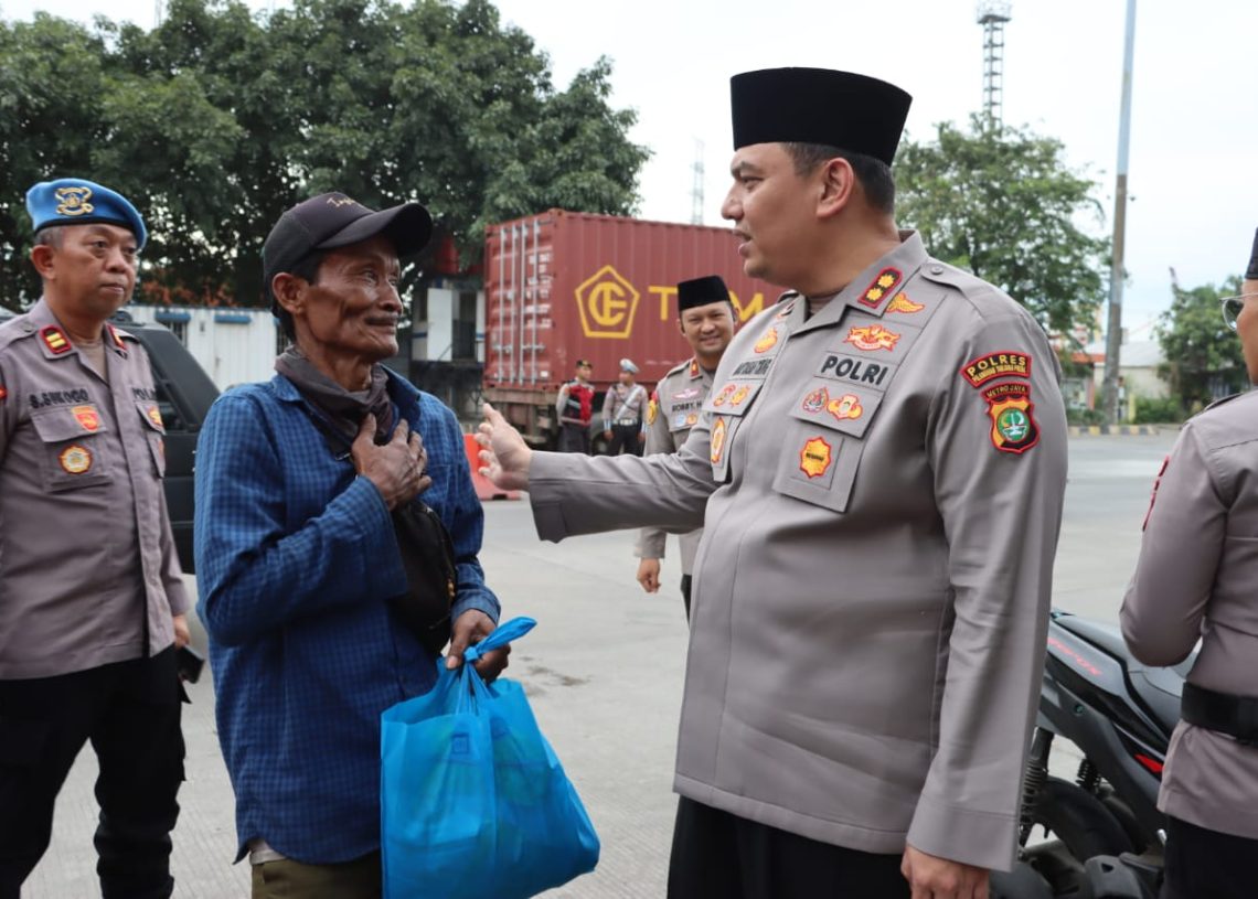 Buruh Pelabuhan Tanjung Priok Rasakan Manfaat Bakti Sosial Polri