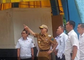 Kunjungi Mesjid Terapung, Bupati Hendrajoni Targetkan Perbaikan Bangunan Mesjid