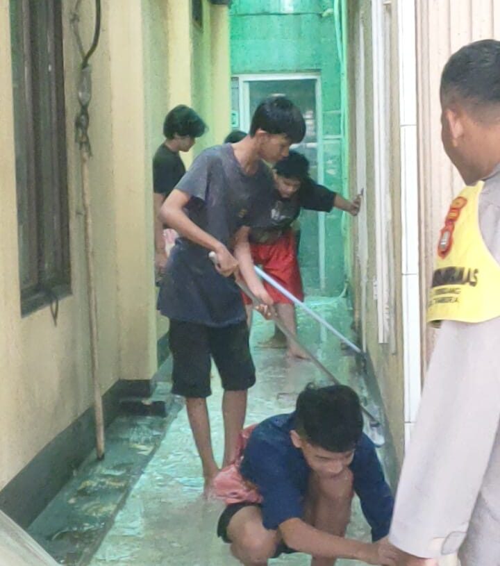 Polsek Tambora Lakukan Pembinaan serta Sanksi Sosial ke 12 Remaja yang Terlibat Tawuran