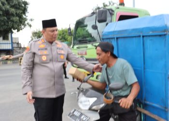 Balut Ramadhan Berbagi Keberkahan, Kapolres Bagikan Takjil dan Imbauan Kamtibmas Mudik Aman Keluarga Nyaman