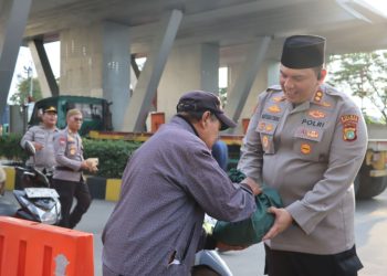 Polri untuk Masyarakat Ramadhan Penuh Berkah, Kapolres Bagikan Takjil