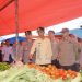 Sidak Harga Pangan, Wabup Yulian Ingatkan Pedagang agar Tak Lakukan Penimbunan Sembako