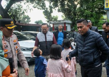 Kapolda Metro Jaya Berikan Ratusan Paket Sembako dan Santunan di Panti Asuhan “Tunas Bangsa” Cipayung