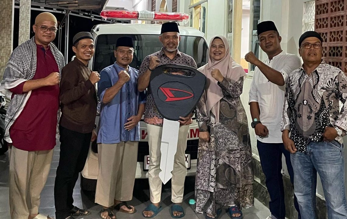 Ketua DPRD Kota Sawahlunto Berikan Hibah Mobil Ambulance ke LDII Kota Sawahlunto